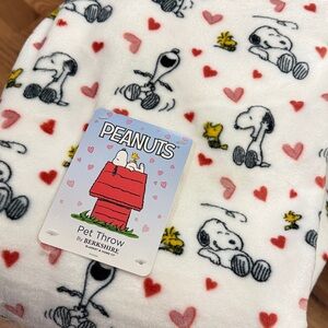 NEW Berkshire Peanuts Snoopy Pet Blanket Valentines Hearts Red and White